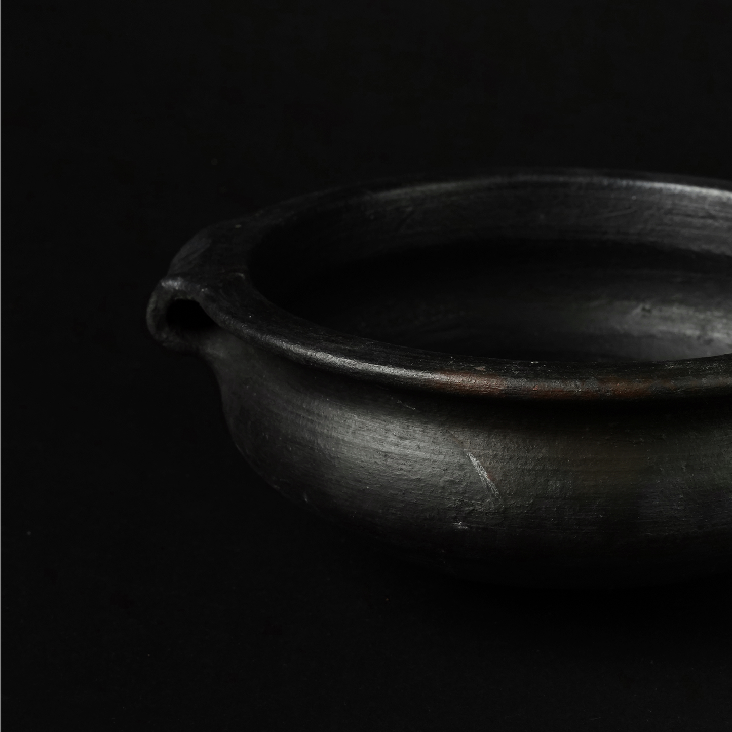 Blackened Clay Uruli Extra Large ( HOUSE DECOR - SUPER LARGE)