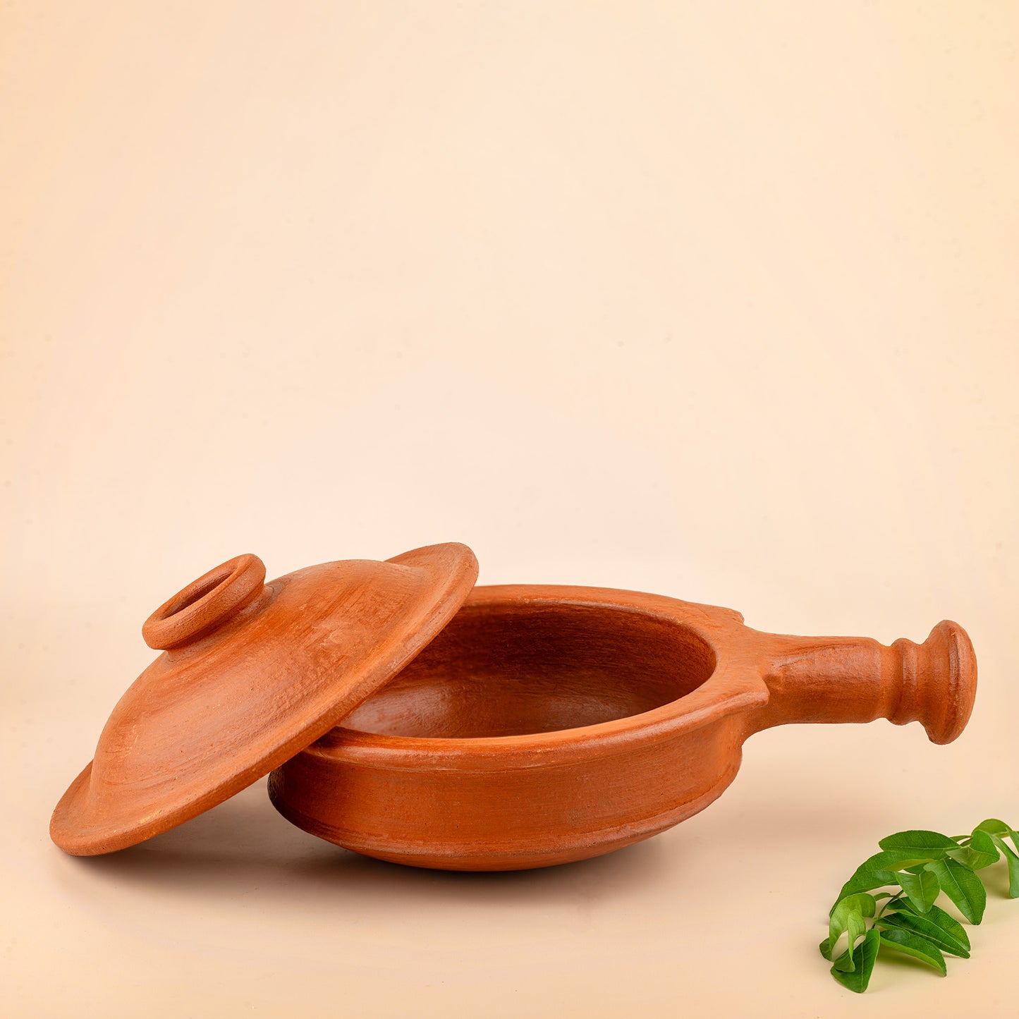 Red Clay Sauce Pot with Lid