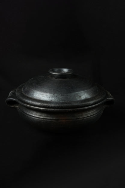 Blackened Clay Uruli With Lid (HOUSE DECOR/COOKING - MEDIUM)