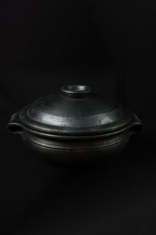 Blackened Clay Uruli With Lid (HOUSE DECOR/COOKING - MEDIUM)