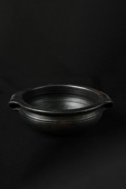 Blackened Clay Uruli With Lid (HOUSE DECOR/COOKING - MEDIUM)