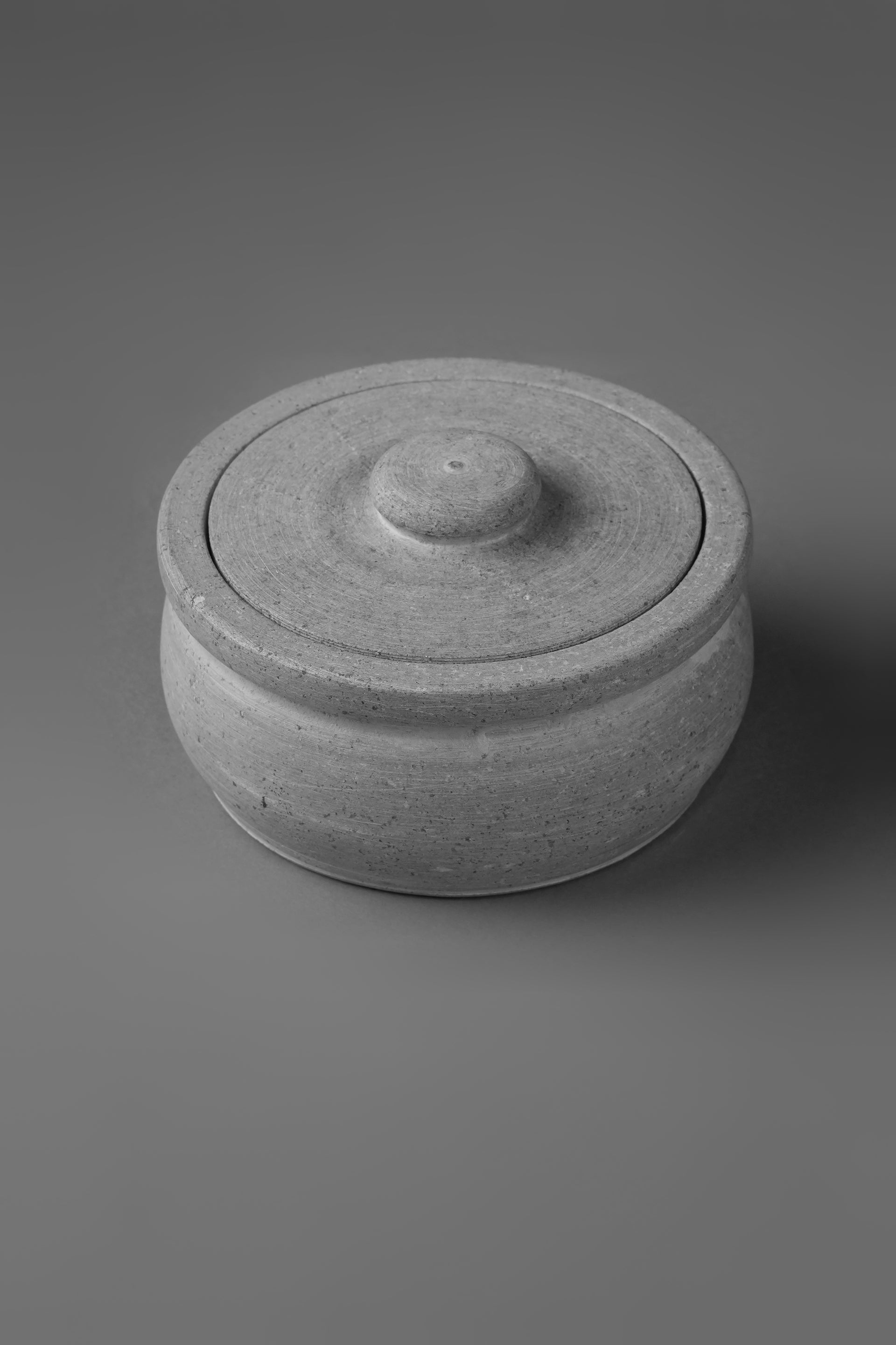 Soapstone Pot for Curd/yogurt 800 Ml 