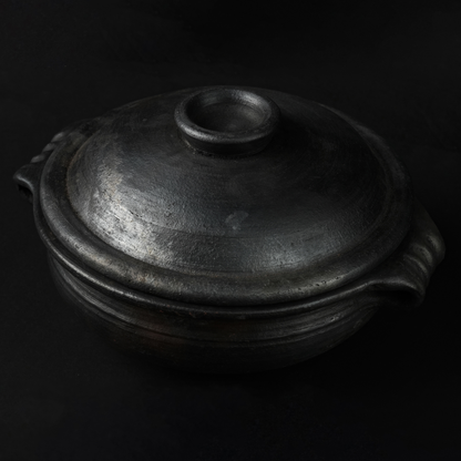 Blackened Clay Uruli With Lid (HOUSE DECOR/COOKING - MEDIUM)