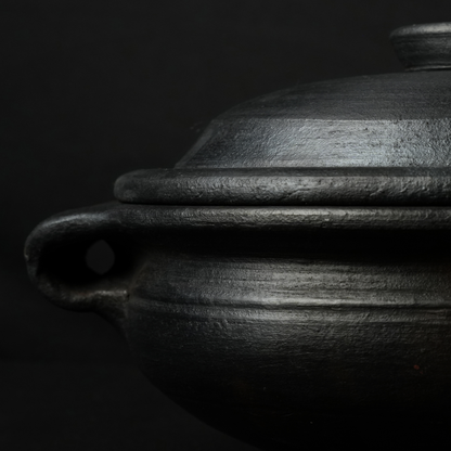 Blackened Clay Uruli with lid (LARGE)
